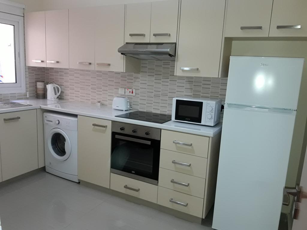 32 Hill Court Lägenhet Larnaca Exteriör bild